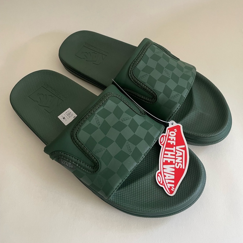 SOLD 🔥 Vans NWT ultracush slides sandals Mens 8 green